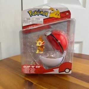 Pokémon clip-n-go chimchar and poke ball
